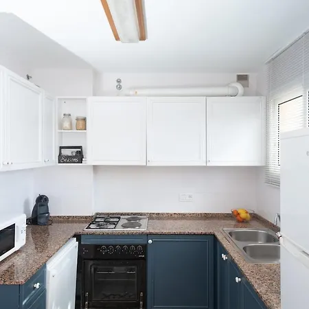 Apartment With Swimming Pool And Parking, 3 Minutes From The