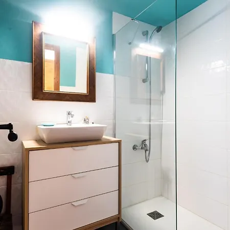 With Swimming Pool And Parking, 3 Minutes From The Apartment