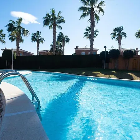 Apartment With Swimming Pool And Parking, 3 Minutes From The