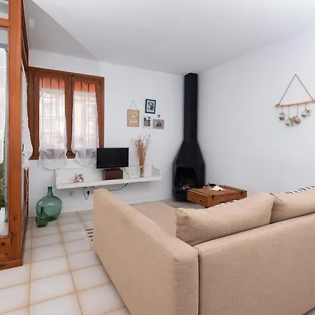 Apartment With Swimming Pool And Parking, 3 Minutes From The *