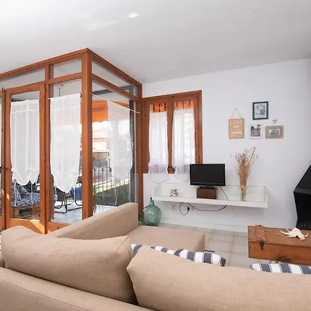 With Swimming Pool And Parking, 3 Minutes From The * Roda de Bera
