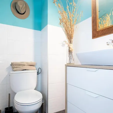 With Swimming Pool And Parking, 3 Minutes From The Apartment *