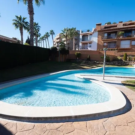 With Swimming Pool And Parking, 3 Minutes From The Apartment *