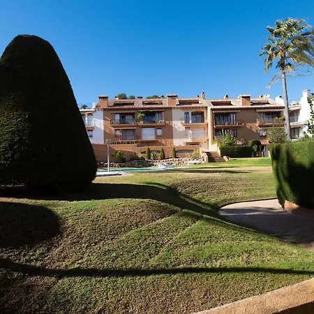 With Swimming Pool And Parking, 3 Minutes From The Apartment Roda de Bera