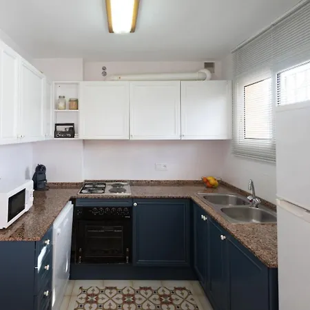With Swimming Pool And Parking, 3 Minutes From The * Roda de Bera