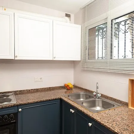 With Swimming Pool And Parking, 3 Minutes From The Apartment *
